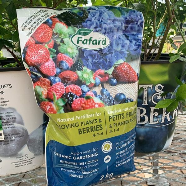 Fafard-Engrais_PetitsFruits+PlantesAcitophiles_698x698