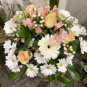 arrangement funéraire délicate pastel