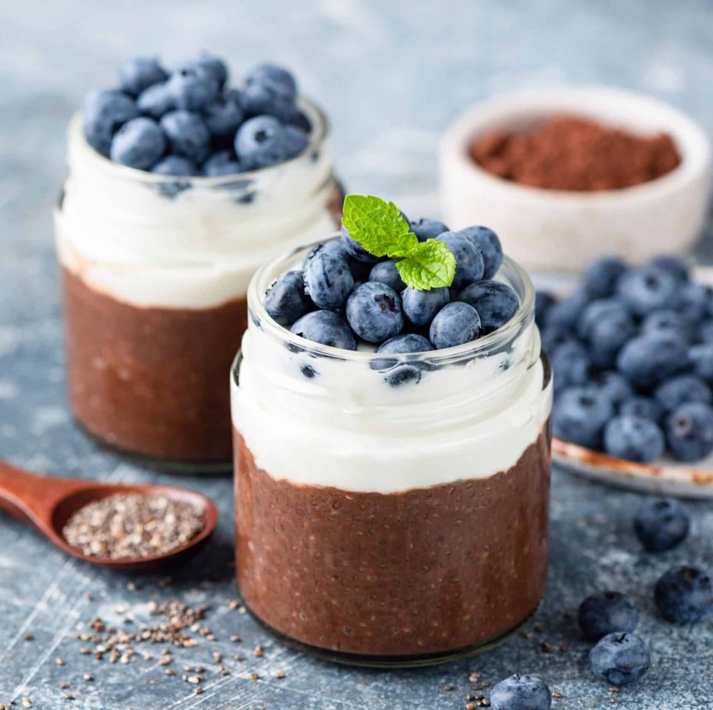 chocolate,pudding,and,greek,yogurt,parfait,with,blueberries,in,glass