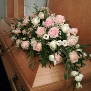 06fl77 arrangement floral pour cercueil 01.png