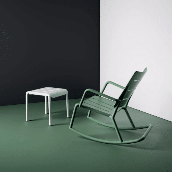 036g01 chaise bercante outo 05.png